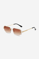 Rimless Geometric Sunglasses with Textured Gold Chain Temples – Brown Gradient