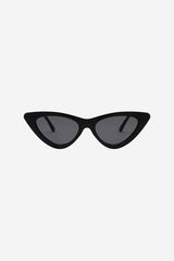 Sharp Cat-Eye Sunglasses with Sleek Frame Design – Black