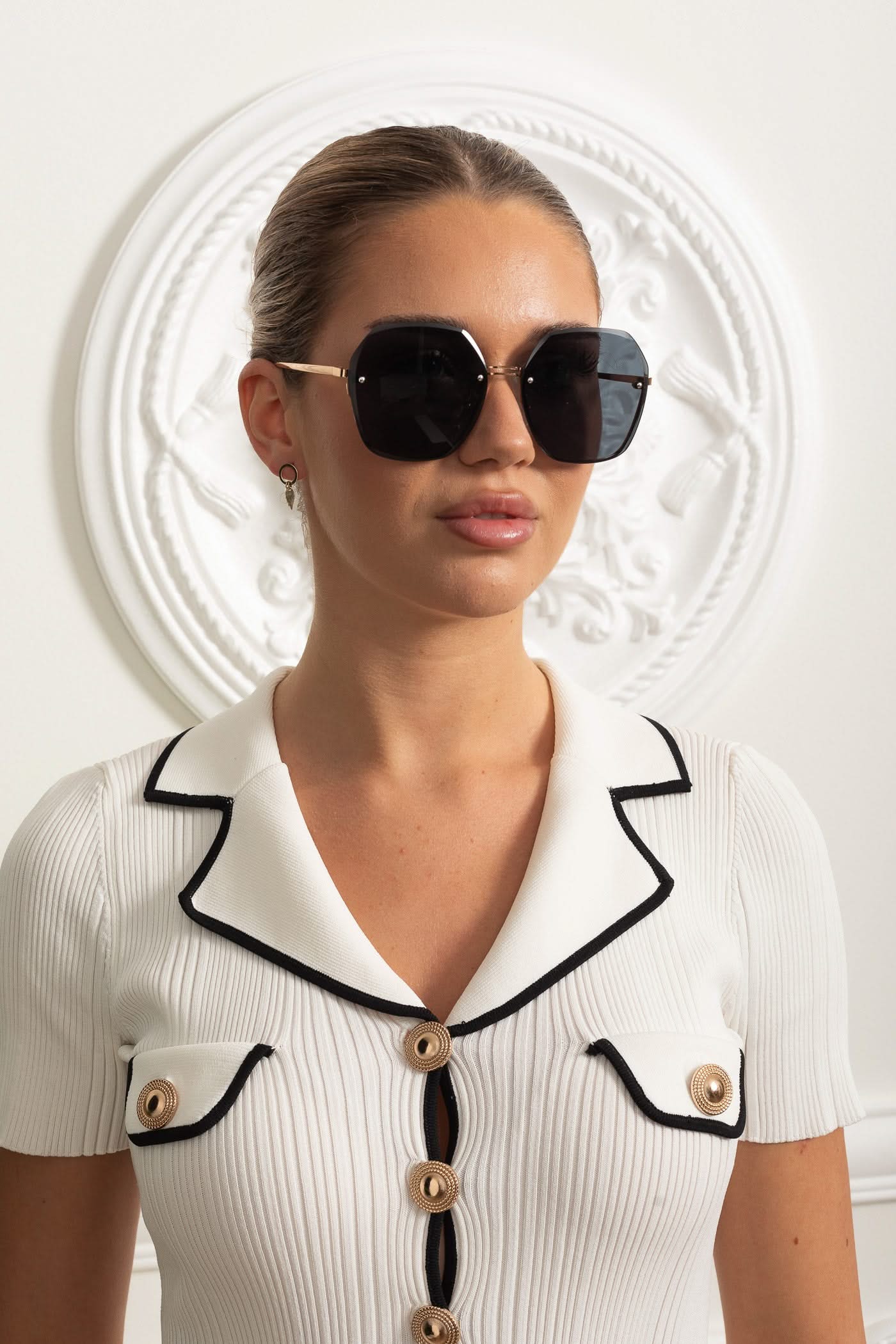 Oversized Hexagon Sunglasses with Ultra-Thin Gold Frame – Black